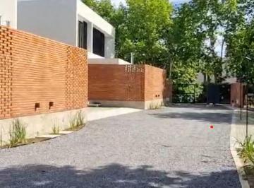 Casa · 92m² · 3 Ambientes · 2 Cocheras · Duplex en Venta en City Bell