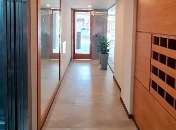 Departamento · 46m² · 2 Ambientes · A m de Bv. Oroño - Amplísimo Departamento con Patio - Excelente Construccion.