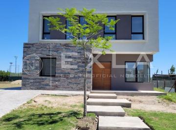 Casa · 220m² · 4 Ambientes · Casa en Venta en Castaños, Nordelta, Tigre