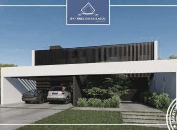 Casa · 330m² · 4 Ambientes · 4 Cocheras · La Arbolada Hollywood - Vivienda Alta Gama!