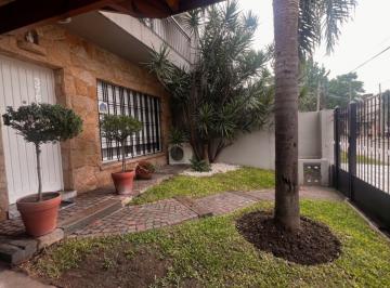 Casa · 235m² · 6 Ambientes · 2 Cocheras · Casa en Venta 6 Ambientes en Carapachay