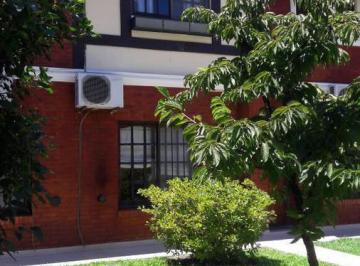 Casa · 75m² · 4 Ambientes · 1 Cochera · Venta Apto Credito - Casa 4 Amb, Jardin - Munro, Vicente Lopez