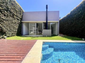 Casa · 90m² · 3 Ambientes · 2 Cocheras · Casa en Martinez, con Pileta y Jardín. San Isidro, Cerca del Hipodromo