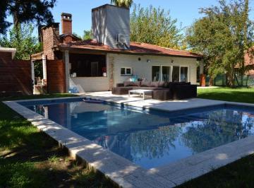 Casa · 79m² · 3 Ambientes · 3 Cocheras · Venta Casa C/piscina 646 m² Club Privado Loma Verde