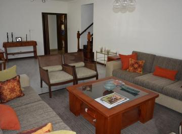 Casa · 212m² · 4 Ambientes · 1 Cochera · Casa de 4 Ambientes con Cochera en Venta en Olivos