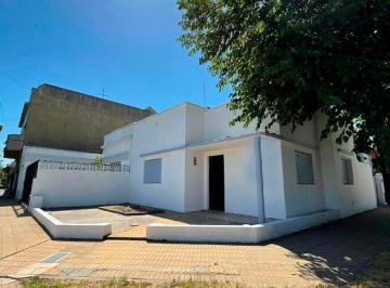 Casa · 100m² · 3 Ambientes · 2 Cocheras · Casa en Venta - 2 Dorm. 1 Baño - Cochera - 200 m² - Wilde, Avellaneda