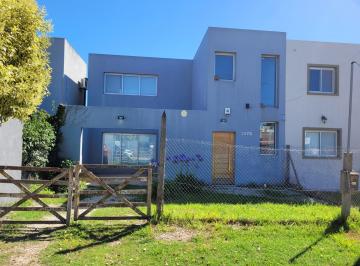 Casa · 108m² · 6 Ambientes · Casa en Alquiler Parque Sicardi 2 Dorm. + Escritorio