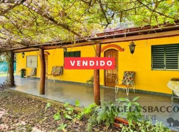 Casa · 150m² · 3 Ambientes · 2 Cocheras · Casa de Campo en Venta en Parada Robles.