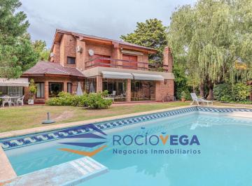 Casa · 325m² · 5 Ambientes · Casa en Venta en San Diego Country Club, Moreno