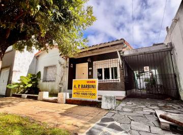 Casa de 3 ambientes, San Isidro · Martínez: Chalet a Reciclar S/lote de 10x22. 3 Ambtes, Jardín y Cochera Cubierta