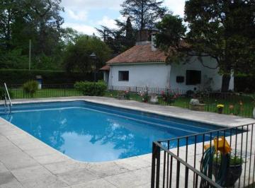 Casa · 160m² · 5 Ambientes · 2 Cocheras · Casa Quinta en El Corazón del Barrio El Trébol! Apta Crédito
