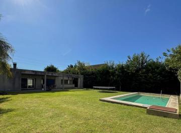 Casa · 162m² · 5 Ambientes · 2 Cocheras · Venta de Casa con 3 Dorm. en City Bell