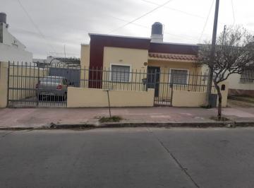 Casa · 124m² · 4 Ambientes · 2 Cocheras · Venta Apta Crédito Casa en Barrio San Vicente 3 Dorm.