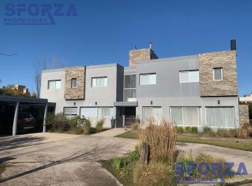 Casa · 330m² · 4 Ambientes · 3 Cocheras · Casa - Bella Vista