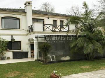 Casa · 300m² · 6 Ambientes · 2 Cocheras · D. Esteche Realty & Home. Villa Olivos Casa Classica