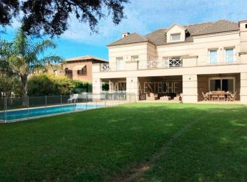 Casa · 360m² · 5 Ambientes · 3 Cocheras · Daniela Esteche Realty & Home. Venta Propiedad en Villa Olivos