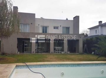 Casa · 280m² · 6 Ambientes · 2 Cocheras · Daniela Esteche Realty & Home. Propiedad Estilo Moderno Los Pilares.