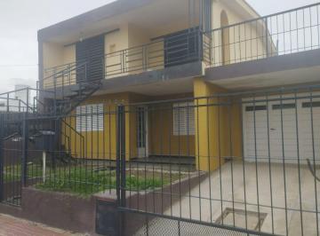 Casa · 216m² · 9 Ambientes · 1 Cochera · 3 Casas PH de 2 Dorm Parque Liceo Exc Ubicacion