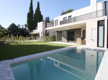 Casa · 252m² · 5 Ambientes · 1 Cochera · Venta Casa 5 Amb. C/piscina a Estrenar Miraflores