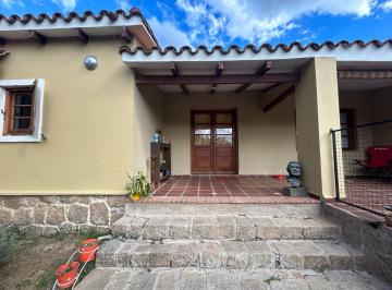 Casa · 208m² · 7 Ambientes · 2 Cocheras · Casa en El Centro de Tanti Patio Pileta Quincho