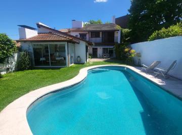 Casa · 300m² · 5 Ambientes · 3 Cocheras · Casa - San Fernando
