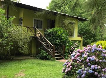 Casa · 135m² · 4 Ambientes · Casa - Angostura