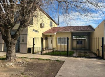 Casa de 3 ambientes, San Vicente · Casa en Venta con Local, Apta Credito - San Vicente