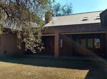 Casa · 300m² · 3 Dormitorios · Casa en El Bosque Una Planta