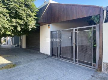 Casa · 120m² · 8 Ambientes · Venta - Casa con Local - Zona Centro - C066