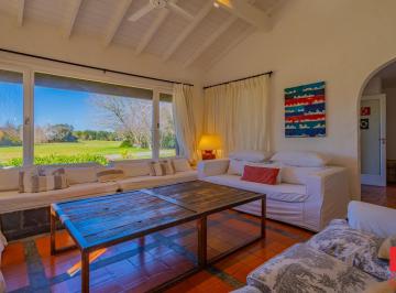 Casa · 200m² · 5 Ambientes · Casa en Marayui