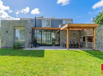 Casa · 150m² · 4 Ambientes · Casa en Marayui