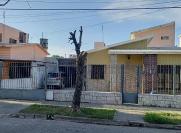 Casa · 236m² · 5 Ambientes · 1 Cochera · Casa Venta 4 Dorm. Barrio Parque Velez Sarsfield