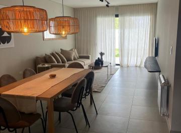 Casa · 117m² · 5 Ambientes · 2 Cocheras · Casa en Distrito Sur 2 Habitaciones en Planta Baja con Patio