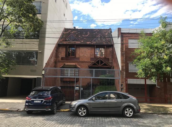 Casa · 297m² · 6 Ambientes · 3 Cocheras