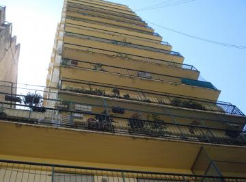 Departamento de 3 ambientes, Caballito · Dpto. 3 Amb. Al Frente con Balcón - Yerbal 100 - Caballito