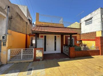 Casa · 140m² · 3 Ambientes · 1 Cochera · Venta Casa Multifamiliar 3 Ambientes La Tablada