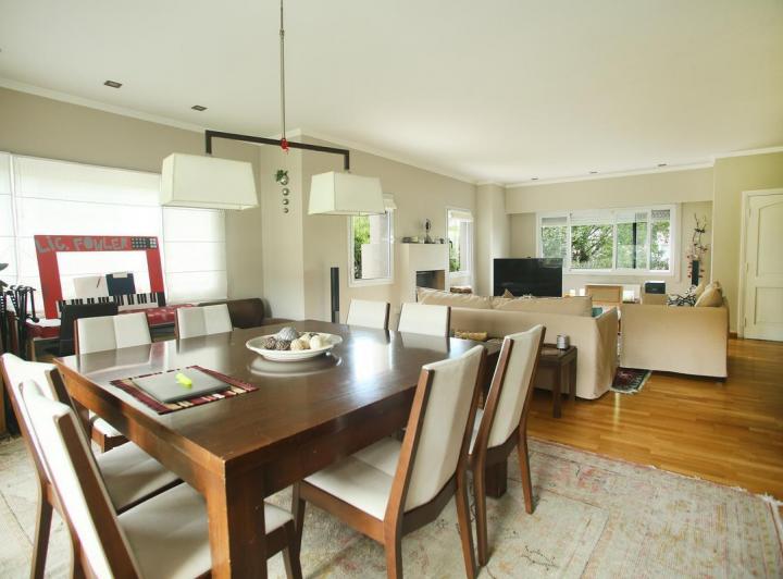 Casa · 400m² · 7 Ambientes · 2 Cocheras