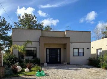 Casa · 102m² · 3 Ambientes · 2 Cocheras · Casa en Venta - San Vicente - Apta Credito!