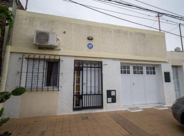Casa · 89m² · 4 Ambientes · 1 Cochera · Casa 2 Dorm. y Cochera Barrio Roma