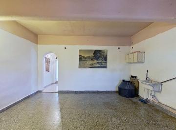 Casa · 98m² · 4 Ambientes · 1 Cochera · Venta PH 4 Ambientes a Refaccionar en Wilde