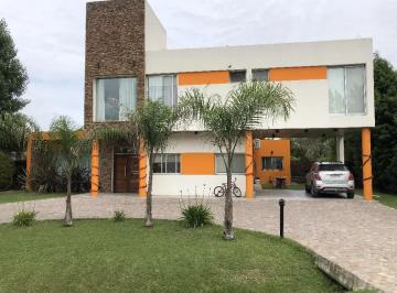 Casa · 360m² · 7 Ambientes · 2 Cocheras · Casa en Venta - 4 Dorm. 3 Baños - Cocheras - 1.100 m² - Presidente Perón