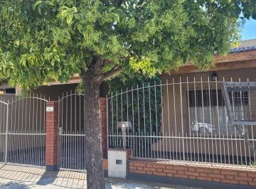 Casa · 80m² · 1 Cochera · Quirno 1531, Zárate