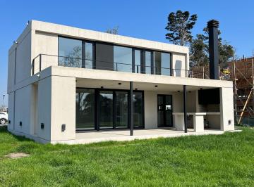 Casa · 150m² · 4 Ambientes · 2 Cocheras · Alquiler Casa Greenville Mucho Diseño