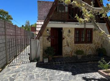 Casa · 250m² · 4 Ambientes · 2 Cocheras · Casa en Venta - 3 Dorm. 3 Baños - Cochera - 540 m² - Villa del Plata, Punta Lara