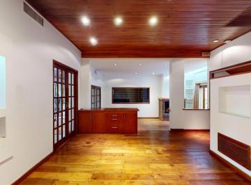 Casa · 350m² · 8 Ambientes · 2 Cocheras · Venta Casa de Categoria con Quincho y Pileta Climatizada