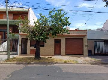 Casa de 5 ambientes, General San Martín · Casa en Lote Propio