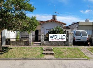 Casa · 70m² · 3 Ambientes · 1 Cochera · Chalet a Reciclar en Alejandro Korn.