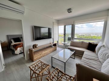 Living comedor con vista Golf · 1 Dormitorio Amoblado en Remeros Beach (Paquete - Mínimo 3 Meses)