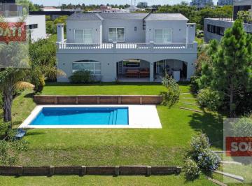 Casa · 277m² · 6 Ambientes · 2 Cocheras · Casa en Venta Al Lago Central Golf Nordelta