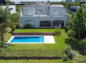 Casa · 277m² · 6 Ambientes · 2 Cocheras · Casa en Venta Al Lago Central Golf Nordelta